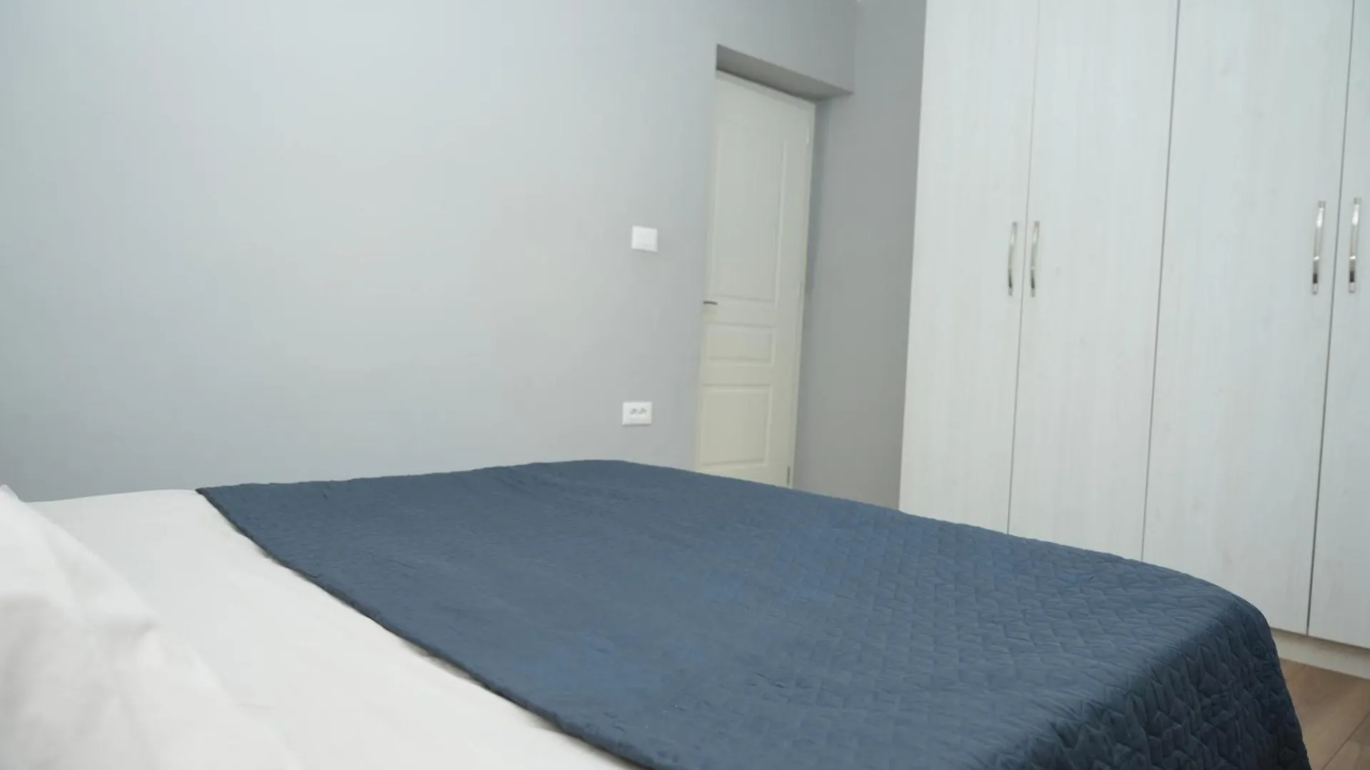 Central Serenity Apartment تيرانا